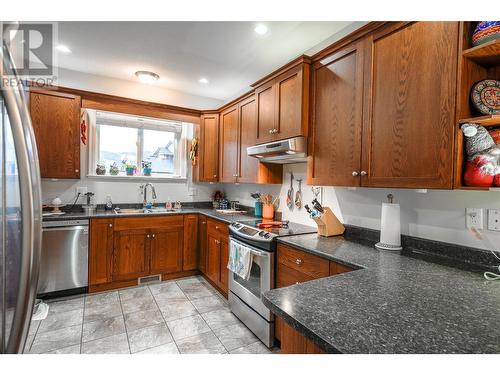 5101 19Th Street Unit# 11, Vernon, BC - Indoor Photo Showing Kitchen