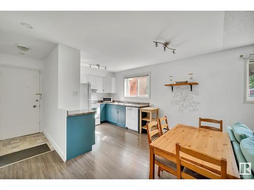 #3 8304 107 St Nw, Edmonton, AB - Indoor