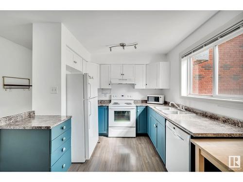 #3 8304 107 St Nw, Edmonton, AB - Indoor Photo Showing Kitchen With Double Sink