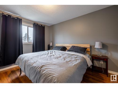 18224 91 Av Nw, Edmonton, AB - Indoor Photo Showing Bedroom