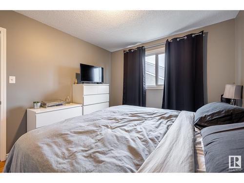 18224 91 Av Nw, Edmonton, AB - Indoor Photo Showing Bedroom