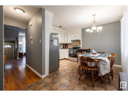 18224 91 Av Nw, Edmonton, AB - Indoor Photo Showing Dining Room