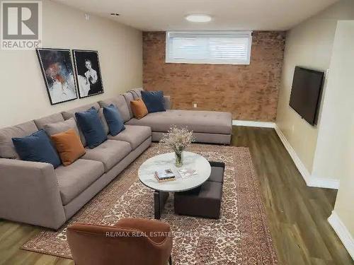 B - 343 Speedvale Avenue E, Guelph, ON - Indoor Photo Showing Living Room