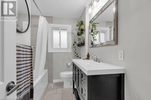 759 St. Albans Crescent, Woodstock, ON - Indoor Photo Showing Bathroom