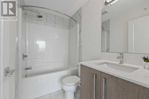 1404, 76 Cornerstone Passage Ne, Calgary, AB - Indoor Photo Showing Bathroom