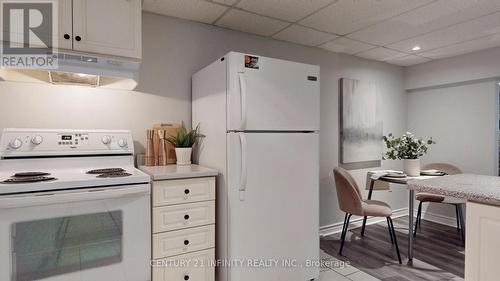 667 Sunset Boulevard, Clarington (Newcastle), ON - Indoor Photo Showing Kitchen