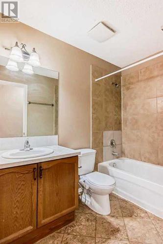 full Bath upstairs - 69 Saddlehorn Crescent Ne, Calgary, AB - Indoor Photo Showing Bathroom