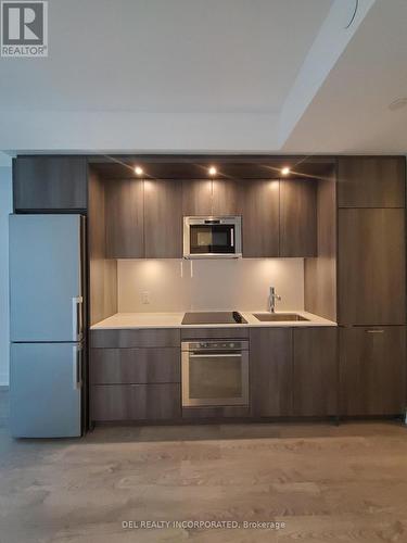 912 - 7895 Jane Street, Vaughan, ON - Indoor Photo Showing Kitchen