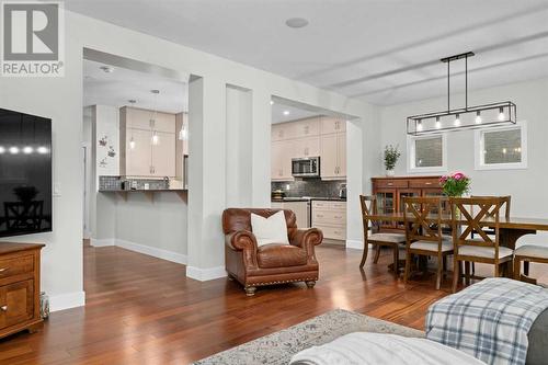 97 Mahogany Square Se, Calgary, AB - Indoor Photo Showing Living Room