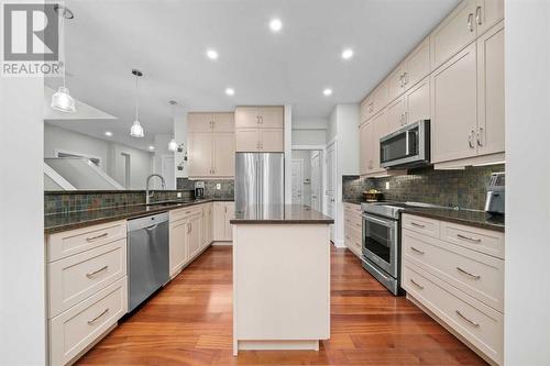 97 Mahogany Square Se, Calgary, AB - Indoor Photo Showing Kitchen With Upgraded Kitchen