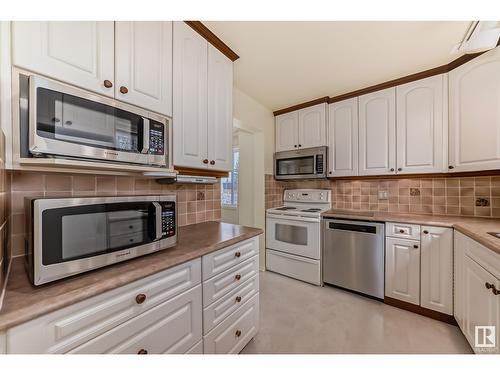 17404 76 Av Nw, Edmonton, AB - Indoor Photo Showing Kitchen