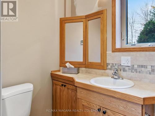 14 Foster Avenue N, Parry Sound, ON - Indoor Photo Showing Bathroom