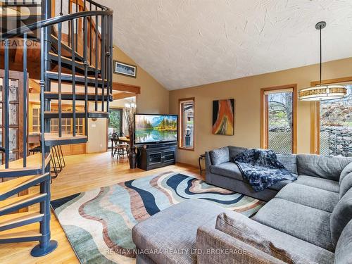 14 Foster Avenue N, Parry Sound, ON - Indoor Photo Showing Living Room