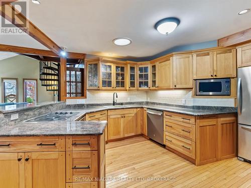 14 Foster Avenue N, Parry Sound, ON - Indoor Photo Showing Kitchen