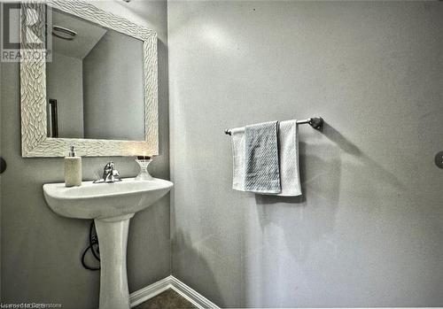 View of bathroom - 906 Farmstead Drive, Milton, ON - Indoor Photo Showing Bathroom