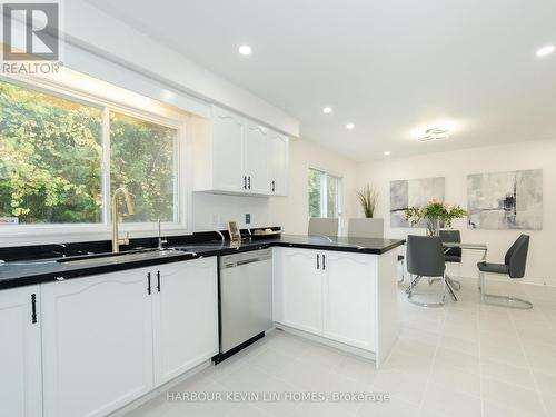 83 Luba Avenue, Richmond Hill, ON - Indoor Photo Showing Kitchen