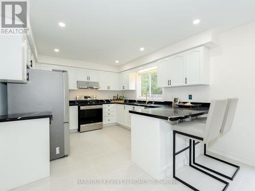 83 Luba Avenue, Richmond Hill, ON - Indoor Photo Showing Kitchen With Upgraded Kitchen