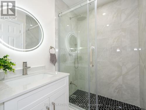 83 Luba Avenue, Richmond Hill, ON - Indoor Photo Showing Bathroom