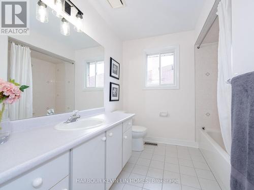 83 Luba Avenue, Richmond Hill, ON - Indoor Photo Showing Bathroom