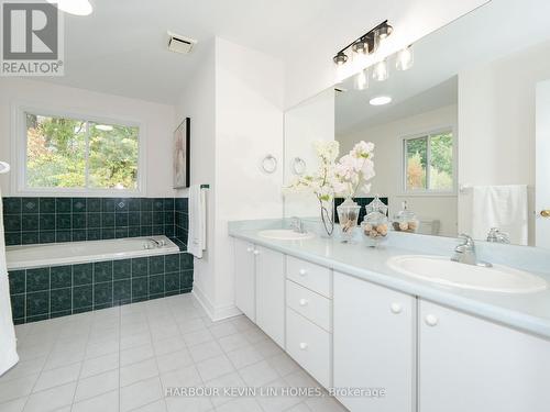 83 Luba Avenue, Richmond Hill, ON - Indoor Photo Showing Bathroom