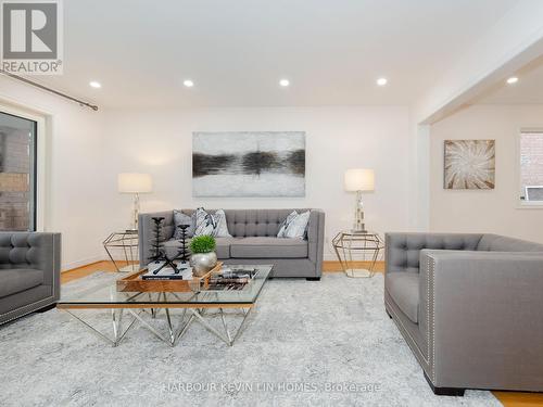 83 Luba Avenue, Richmond Hill, ON - Indoor Photo Showing Living Room