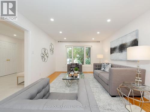 83 Luba Avenue, Richmond Hill, ON - Indoor Photo Showing Living Room