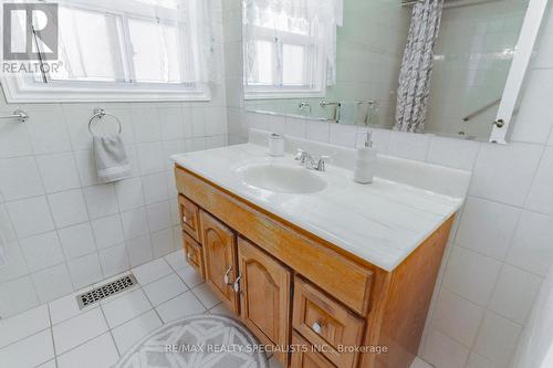 2 Allonsius Drive, Toronto, ON - Indoor Photo Showing Bathroom