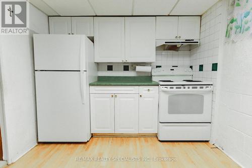 2 Allonsius Drive, Toronto, ON - Indoor Photo Showing Kitchen