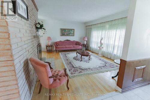 2 Allonsius Drive, Toronto, ON - Indoor Photo Showing Living Room