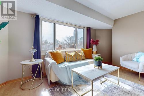 3517 Copernicus Drive, Mississauga, ON - Indoor Photo Showing Living Room