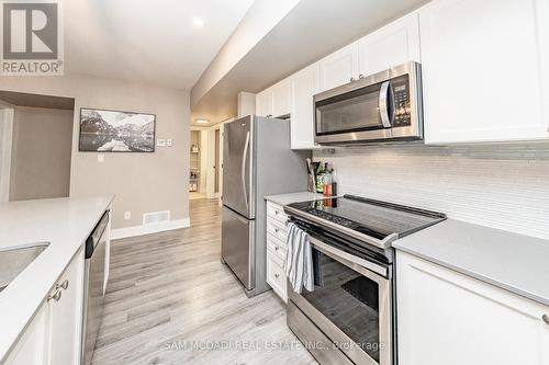 102 - 4 Tree Tops Lane, Huntsville, ON - Indoor Photo Showing Kitchen