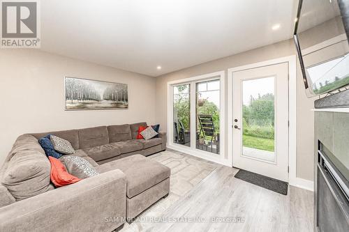 102 - 4 Tree Tops Lane, Huntsville, ON - Indoor Photo Showing Living Room