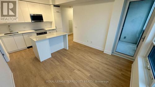 904 - 30 Elm Drive, Mississauga, ON - Indoor Photo Showing Kitchen