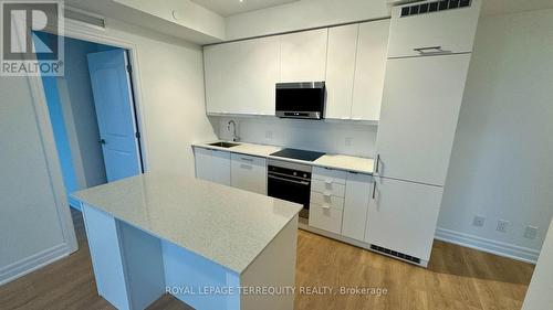 904 - 30 Elm Drive, Mississauga, ON - Indoor Photo Showing Kitchen