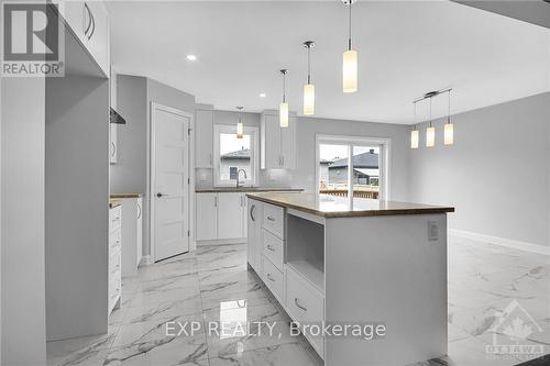 647 Parkview Terrace, Russell, ON - Indoor Photo Showing Kitchen