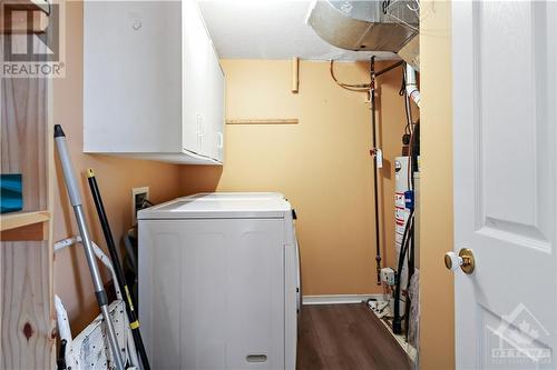 4474 Harper Avenue, Cyrville - Carson Grove - Pineview (2202 - Carson Grove), ON - Indoor Photo Showing Laundry Room