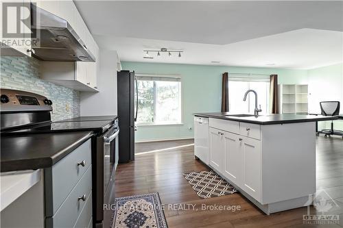 4474 Harper Avenue, Ottawa, ON - Indoor Photo Showing Kitchen With Upgraded Kitchen