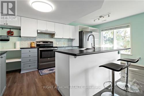 4474 Harper Avenue, Ottawa, ON - Indoor Photo Showing Kitchen With Upgraded Kitchen