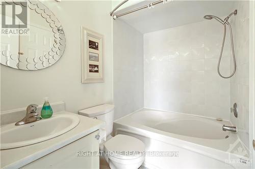 4474 Harper Avenue, Ottawa, ON - Indoor Photo Showing Bathroom