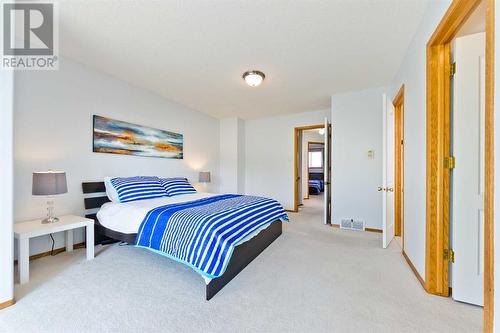 145 Macewan Park Rise Nw, Calgary, AB - Indoor Photo Showing Bedroom