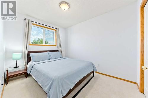 145 Macewan Park Rise Nw, Calgary, AB - Indoor Photo Showing Bedroom