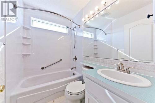 145 Macewan Park Rise Nw, Calgary, AB - Indoor Photo Showing Bathroom