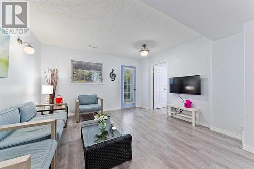 145 Macewan Park Rise Nw, Calgary, AB - Indoor Photo Showing Living Room