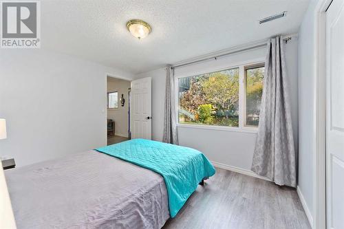 145 Macewan Park Rise Nw, Calgary, AB - Indoor Photo Showing Bedroom