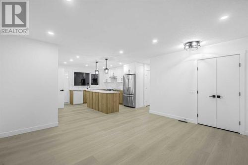 7915 Huntington Street Ne, Calgary, AB - Indoor Photo Showing Kitchen