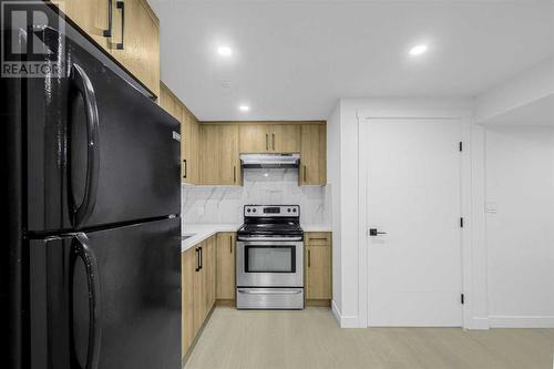 7915 Huntington Street Ne, Calgary, AB - Indoor Photo Showing Kitchen