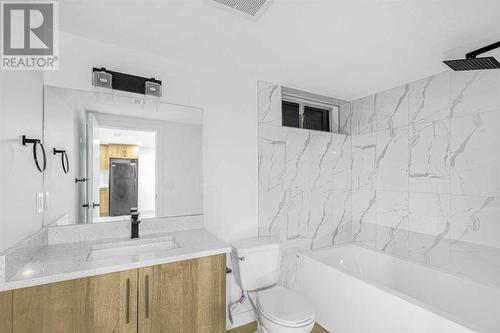 7915 Huntington Street Ne, Calgary, AB - Indoor Photo Showing Bathroom