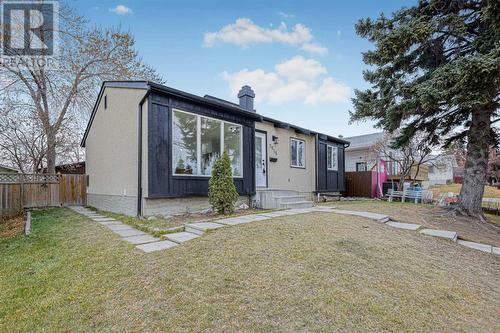 7915 Huntington Street Ne, Calgary, AB - Outdoor