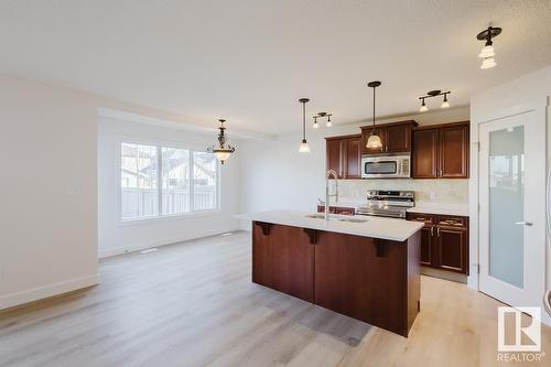 8017 Shaske Dr Nw, Edmonton, AB - Indoor Photo Showing Kitchen