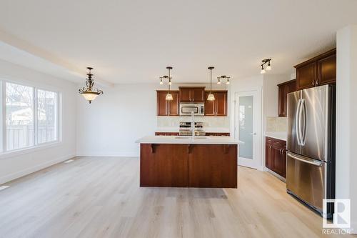 8017 Shaske Dr Nw, Edmonton, AB - Indoor Photo Showing Kitchen